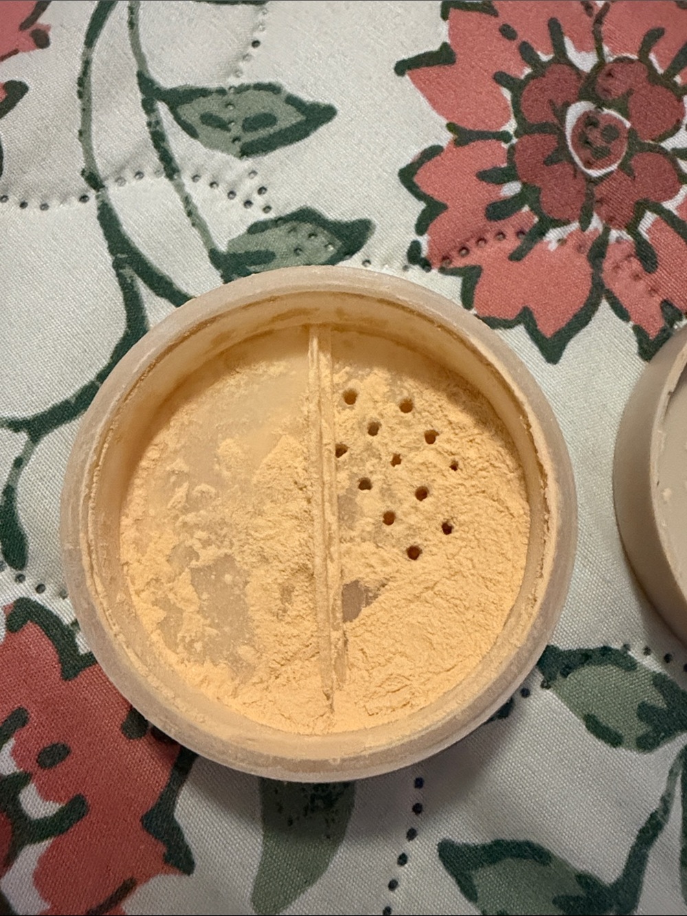Jones Road Tinted Face Powder — Light Beige Finish - Picture 3 of 4